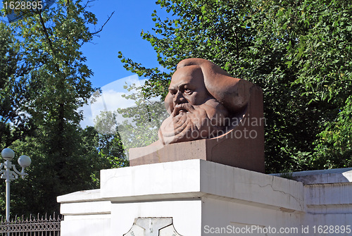 Image of Karl Marks monument 