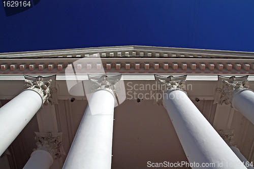 Image of white pillars old-time building