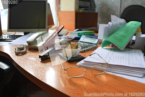 Image of spectacles on table in office