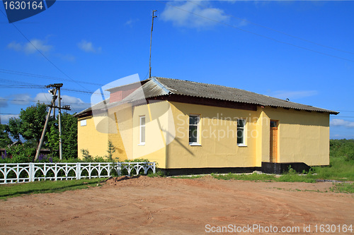 Image of wanted building on rural railway station