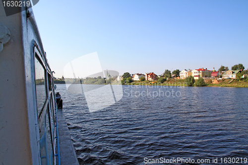 Image of cottages on coast big river