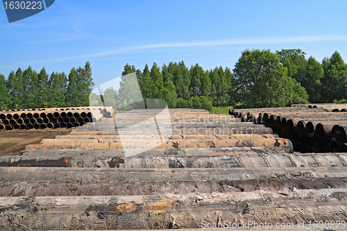 Image of old gas pipes on dirty road