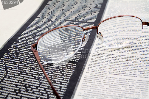 Image of spectacles on newspaper