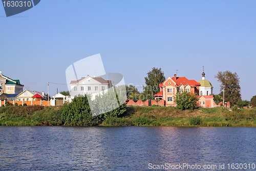 Image of cottages on coast big river