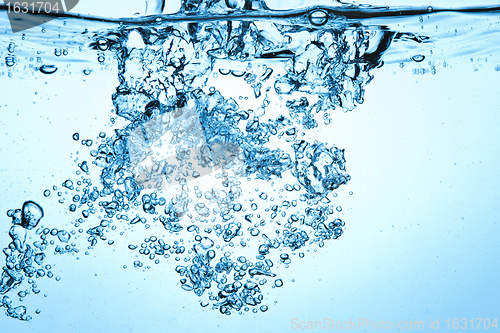 Image of bubbles in water