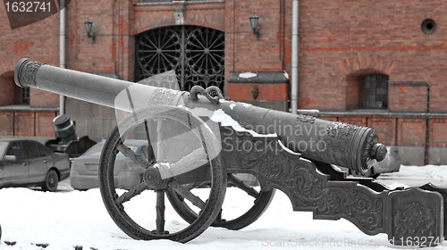 Image of bronze cannon 