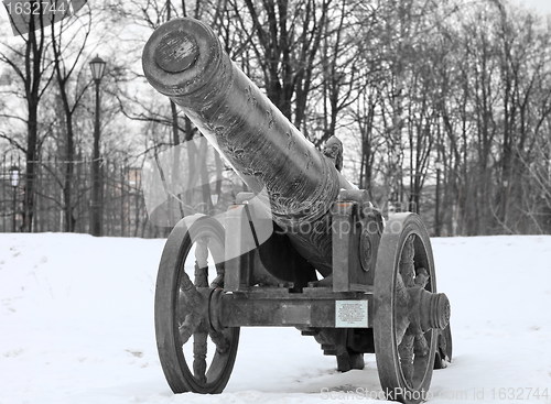 Image of bronze cannon 