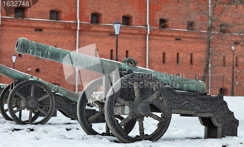 Image of bronze cannon 