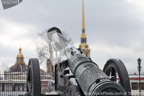 Image of bronze cannon 