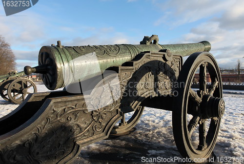 Image of bronze cannon 