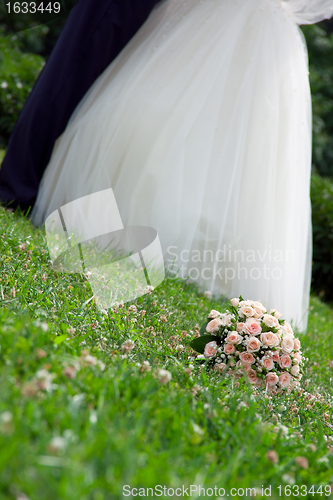 Image of bridal bouquet lies on the grass