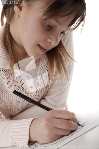 Image of Girl draw a marker