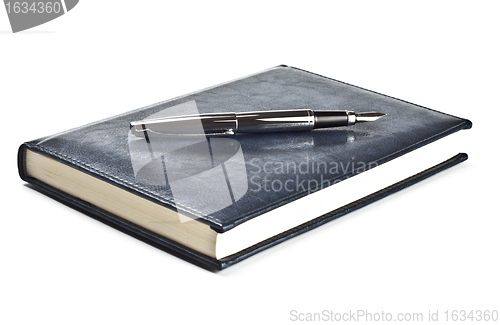 Image of fountain pen on diary