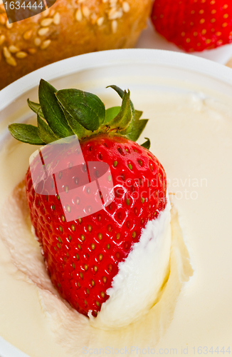 Image of strawberry in sour cream