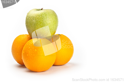 Image of fruit pyramid with water drops