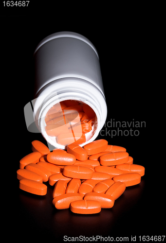 Image of pills spilling from bottle 