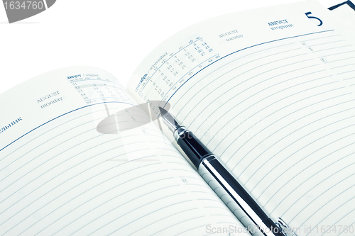 Image of fountain pen on opened diary
