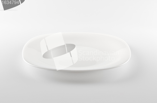 Image of empty white dish 