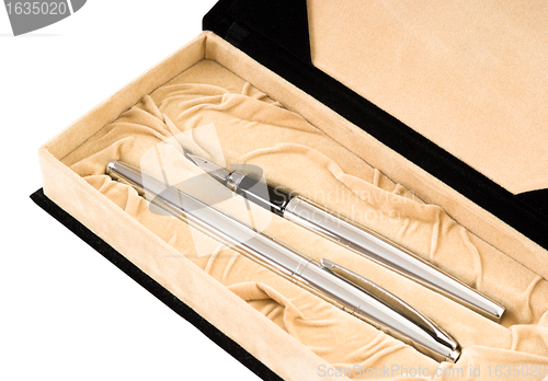 Image of gift box with two pens 