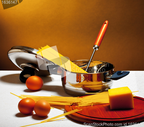 Image of spaghetti, eggs and cheese on table