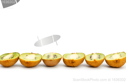 Image of kiwi halves laying in row