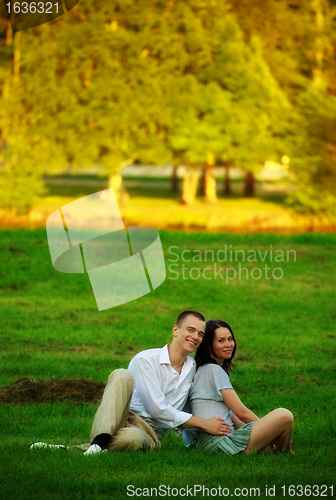 Image of couple sitting on park lawn