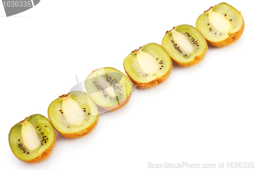 Image of kiwi halves laying in row