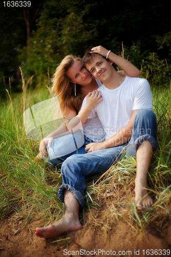 Image of couple embrace in high grass