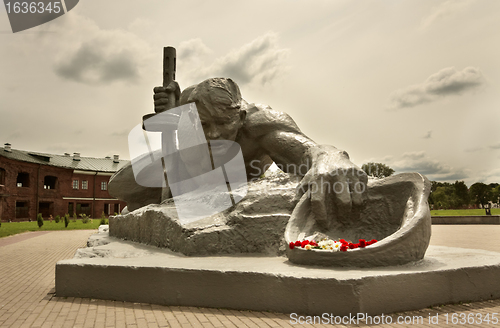 Image of sculpture thirst in brest fortress