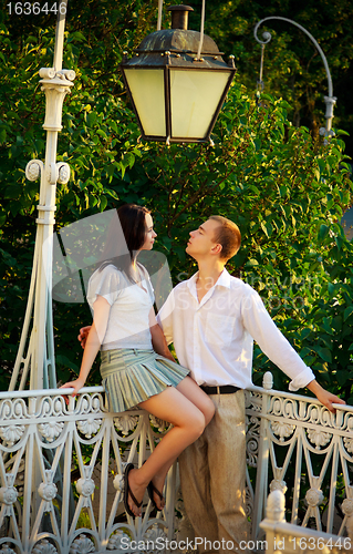 Image of couple in a park under old streetlamp