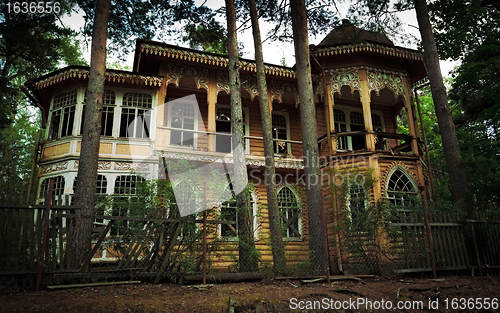 Image of abandoned house