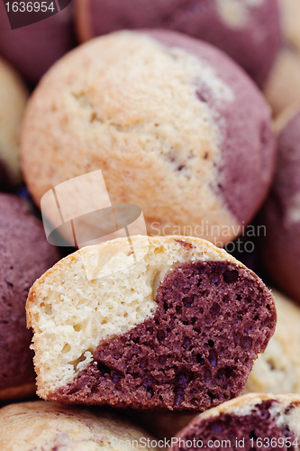 Image of black and white muffins
