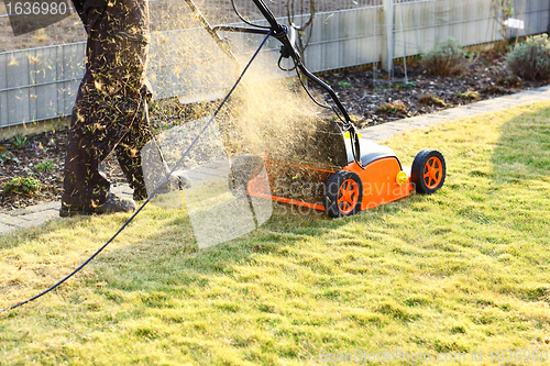 Image of Using a scarifier