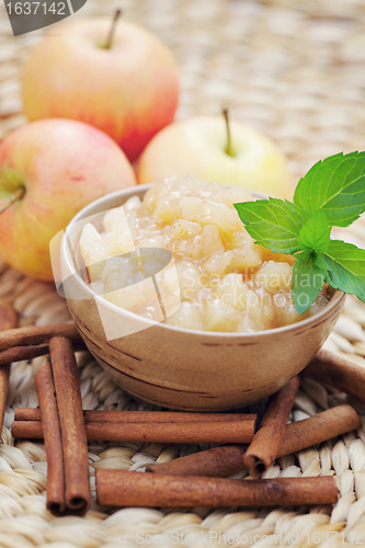 Image of apples with cinnamon