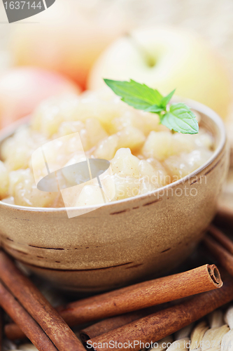 Image of apples with cinnamon