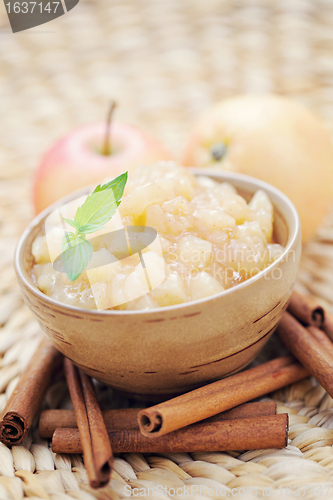 Image of apples with cinnamon