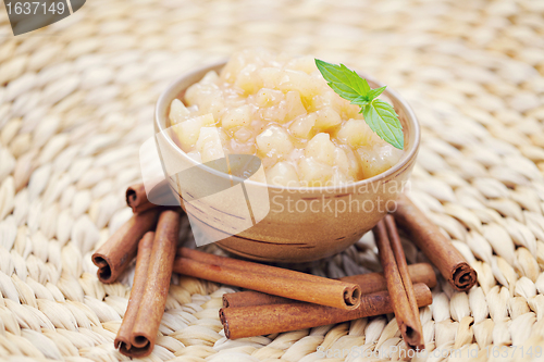 Image of apples with cinnamon