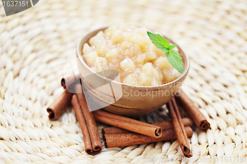 Image of apples with cinnamon