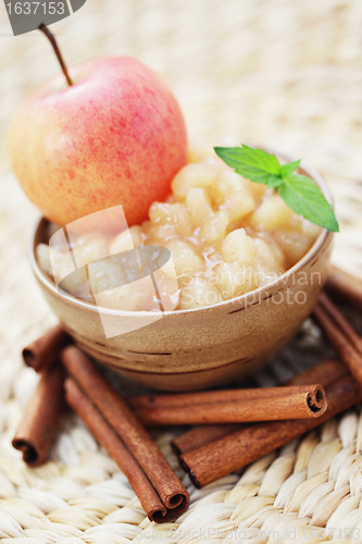 Image of apples with cinnamon