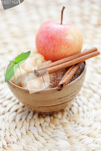 Image of apples with cinnamon