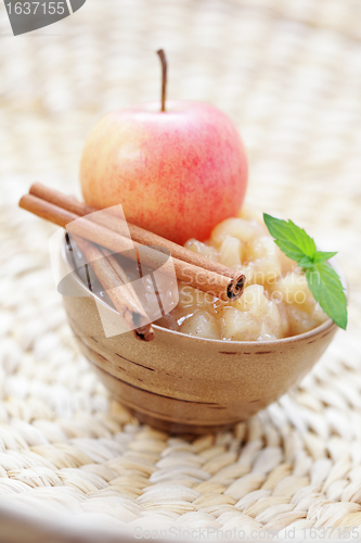 Image of apples with cinnamon