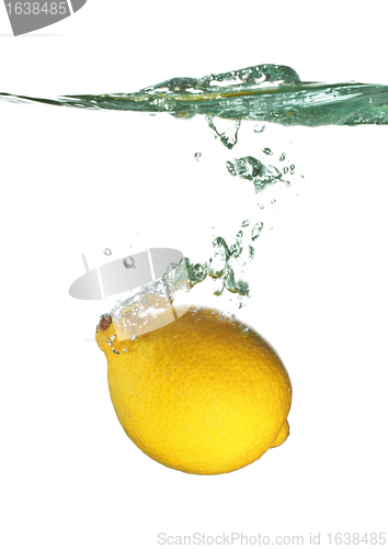 Image of Lemon In Water Splash