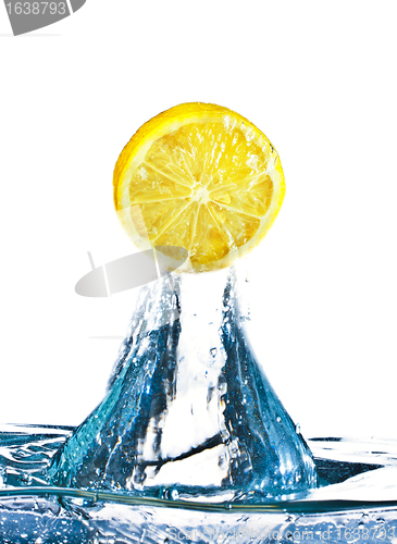 Image of Lemon In Water Splash