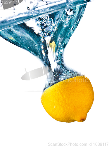 Image of Lemon In Water Splash