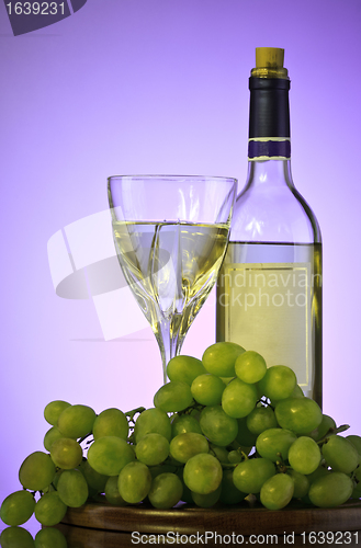 Image of bottle and glass of wine, grape bunch