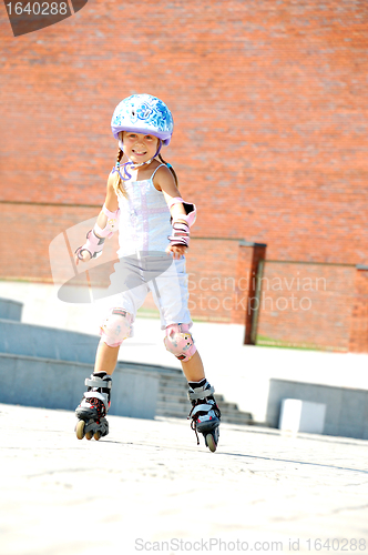 Image of child on inline rollerblade skates