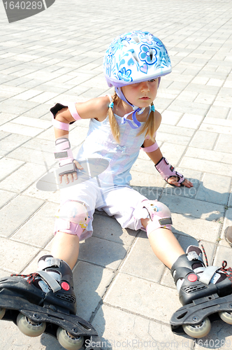 Image of child on in-line rollerblade skate