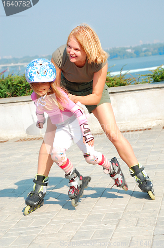 Image of child on inline rollerblade skates