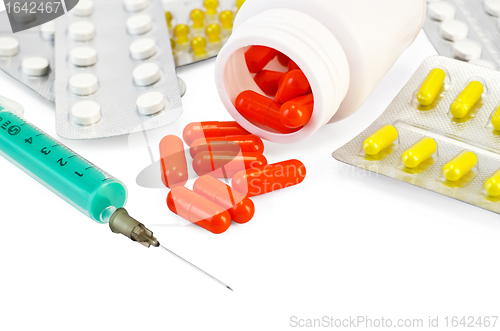 Image of Capsule red with drugs and a syringe