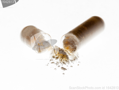 Image of White powder from capsule on table